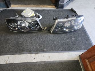 2004 Infiniti  M35 Headlights (2)pair