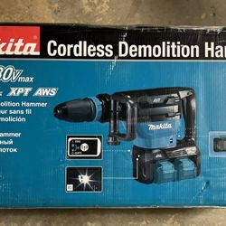 BRAND NEW Makita 80V XGT BL 28lb Cordless Demo Hammer Kit
