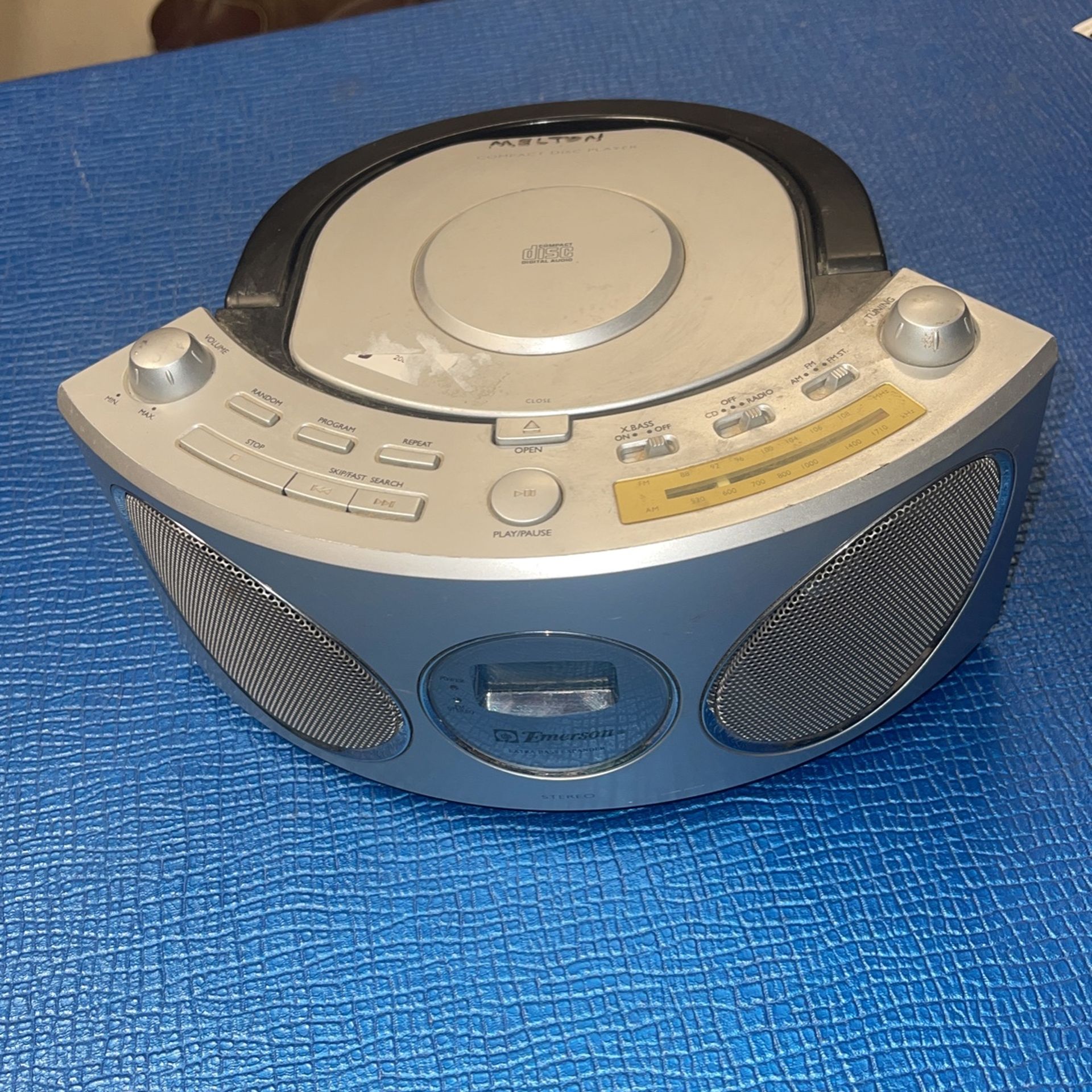 Emerson PD6810 CD/Radio Boombox