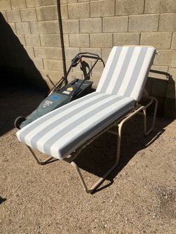Comfortable sun lounge, new cushion