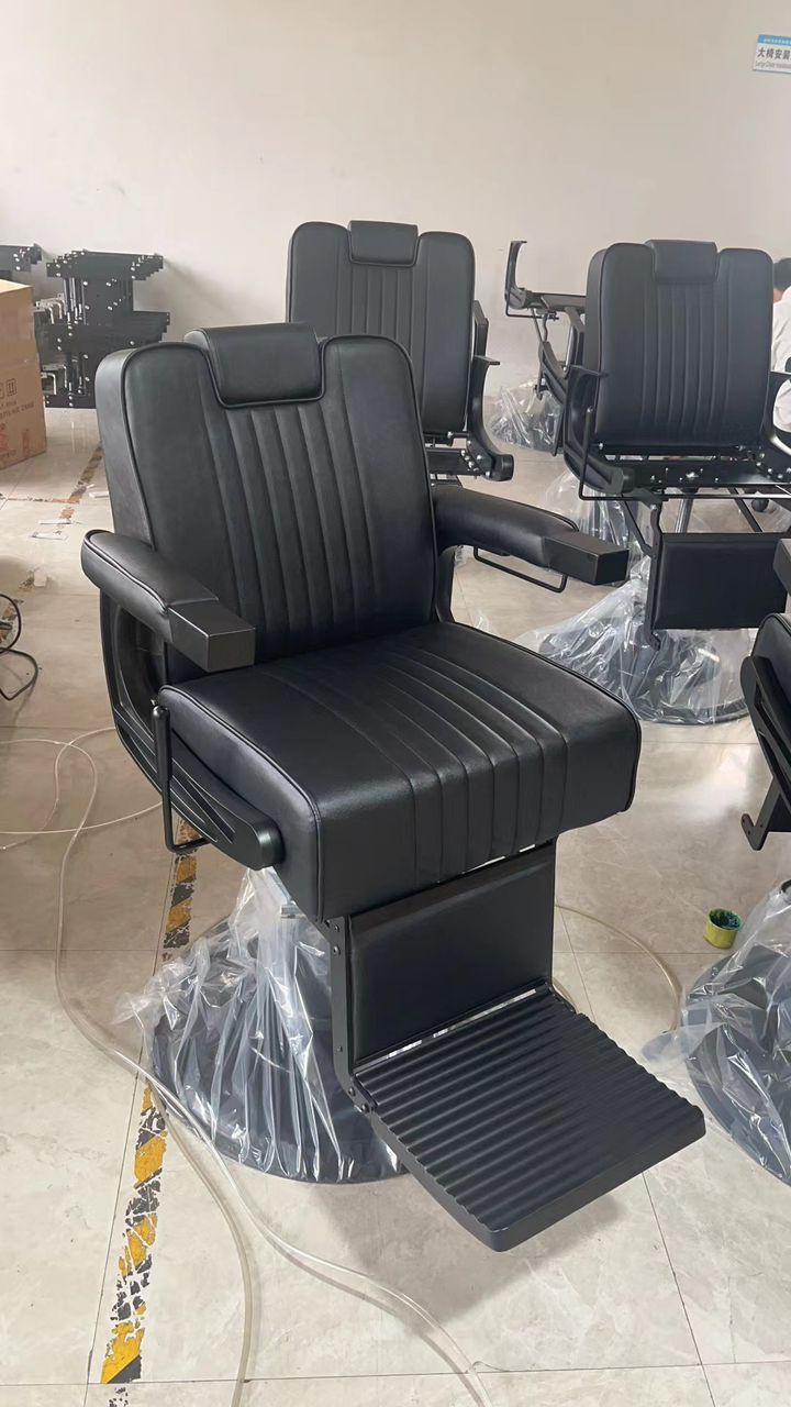 Sturdy All Black Barber Chair (BRAND NEW) Low $$