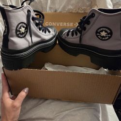 Convers Woman's Size 6 Wedged 