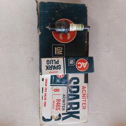 AC R46S Spark Plugs NOS..VINTAGE