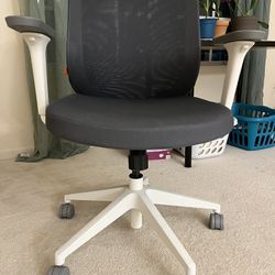 Poppin Mid Back Max Task Chair