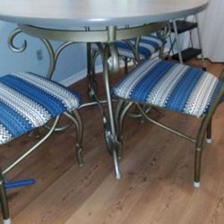 Kitchen Table With 4 Chairs