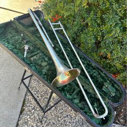 Beautiful 😻 Antique Silver Elkhart Indiana Trombone Etched w Mouthpiece 💙