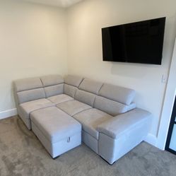 ✨ Modern Light Gray Storage Sectional Sofa (Queen Sleeper + Chaise) – Excellent Condition