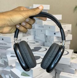 Blue Over-Ear Wireless Headphones // Audífonos Inalámbricos Over-Ear Azules
