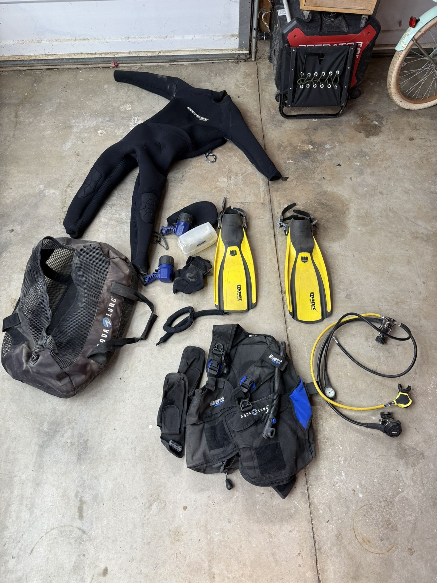 Scuba diving equipment
