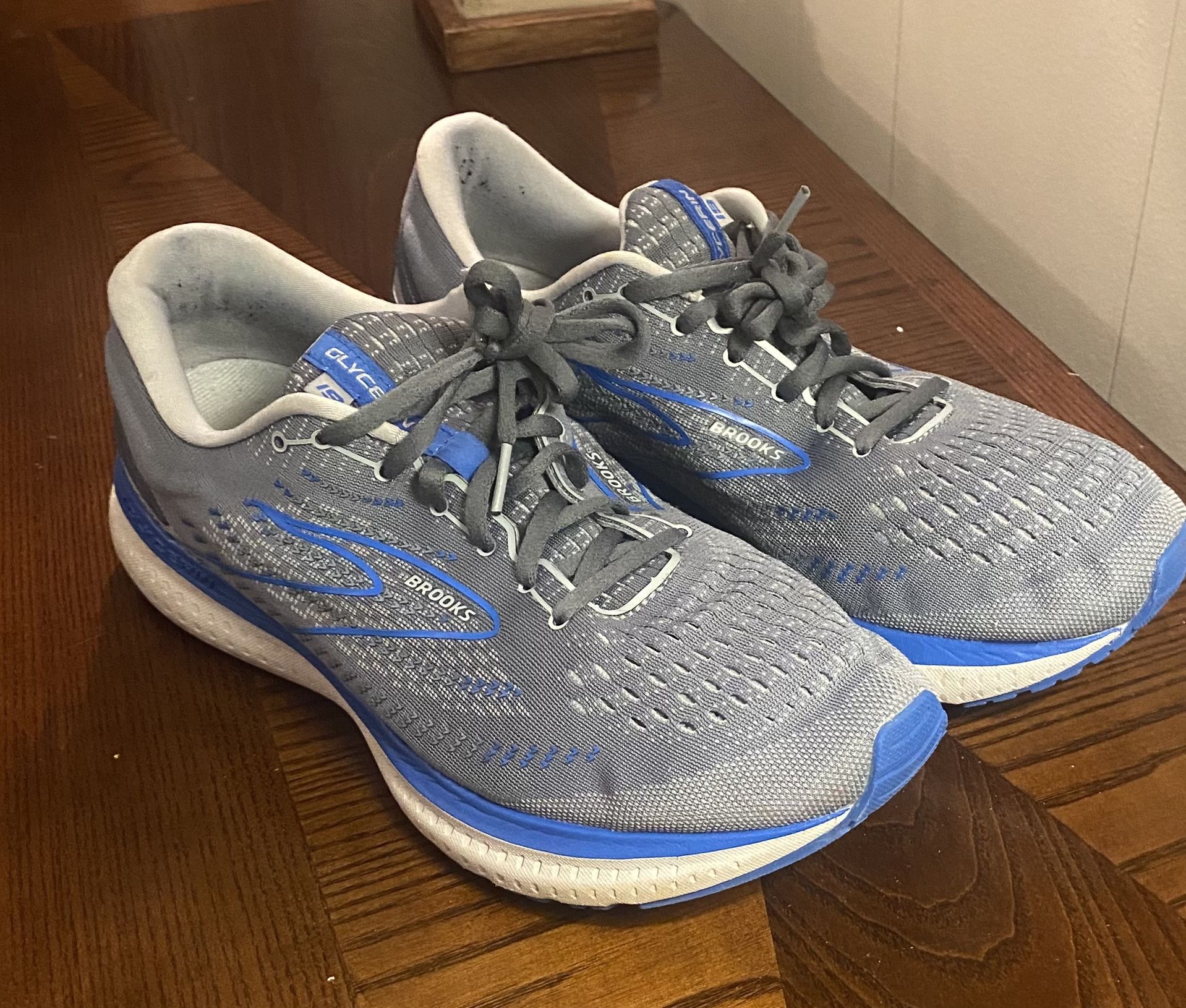 Brooks Running Shoes Size 11.5