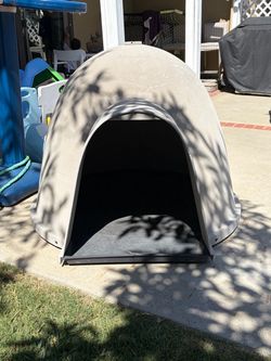 Used Heavy Duty Plastic Igloo Dog House (Outdoor Pet Shelter)