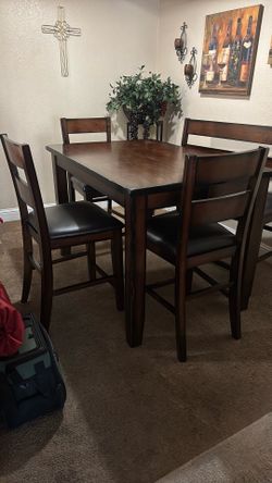 Kitchen table And 3 Chairs And Bench