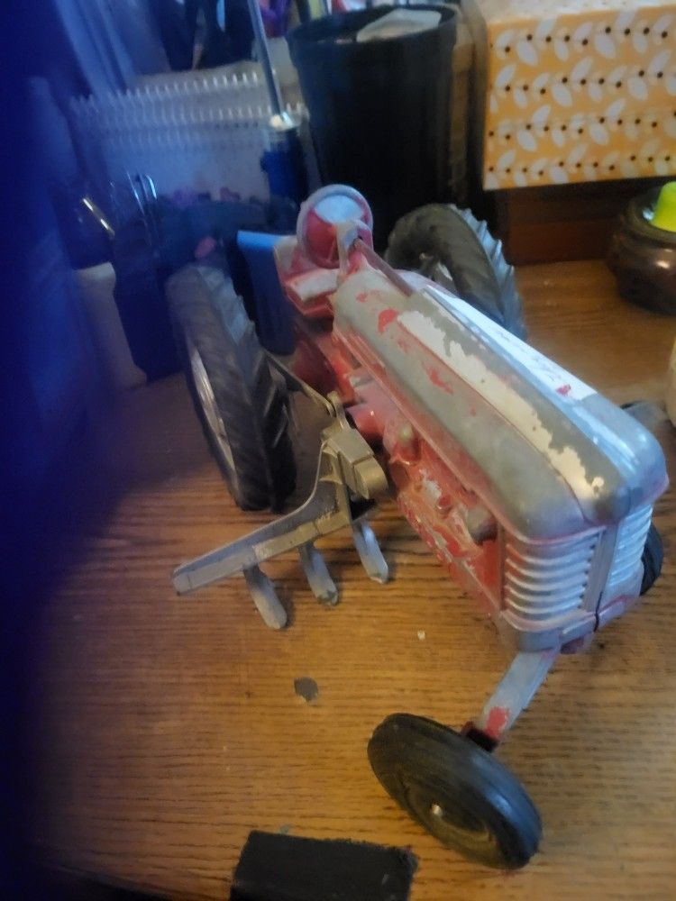 HUBLEY vintage Farmal Die Cast Metal Tractor