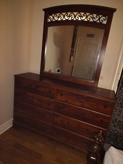 8 drawer nice dresser with mirror