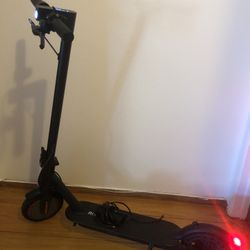 Electric Scooter 19 Mph With Charger Like New Excellent Condition