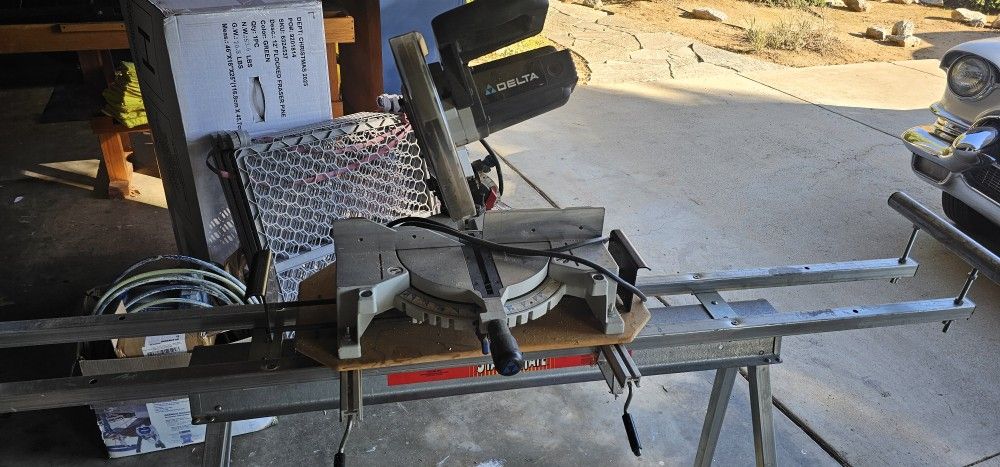 Delta Miter Saw w/stand