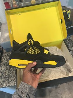 Yellow Thunder Jordan 4