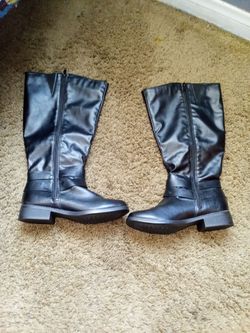 Size 6M women boots