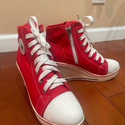 Red converse wedges. No box but never used and in good condition. Women’s size 7.5 and 3 inch wedge. Pick up only. Price is negotiable.