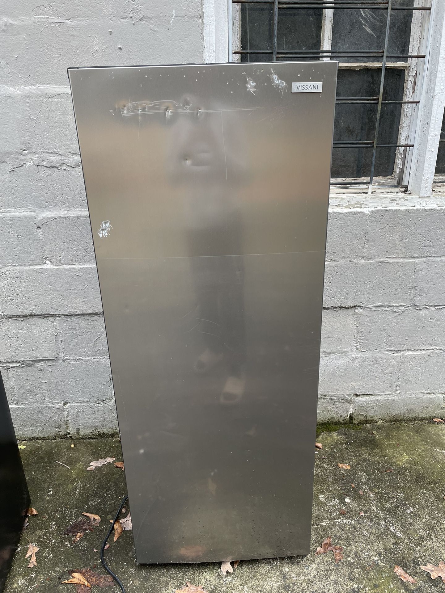 Vissani Standing Freezer Scratch & Dent
