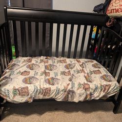 Baby Crib/Toddler Bed 