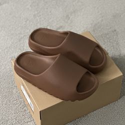 Adidas Yeezy Slide Flax Size 10M‼️Brand New‼️