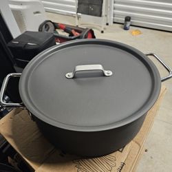 Calphalon 8.5 Qt Put With Lid