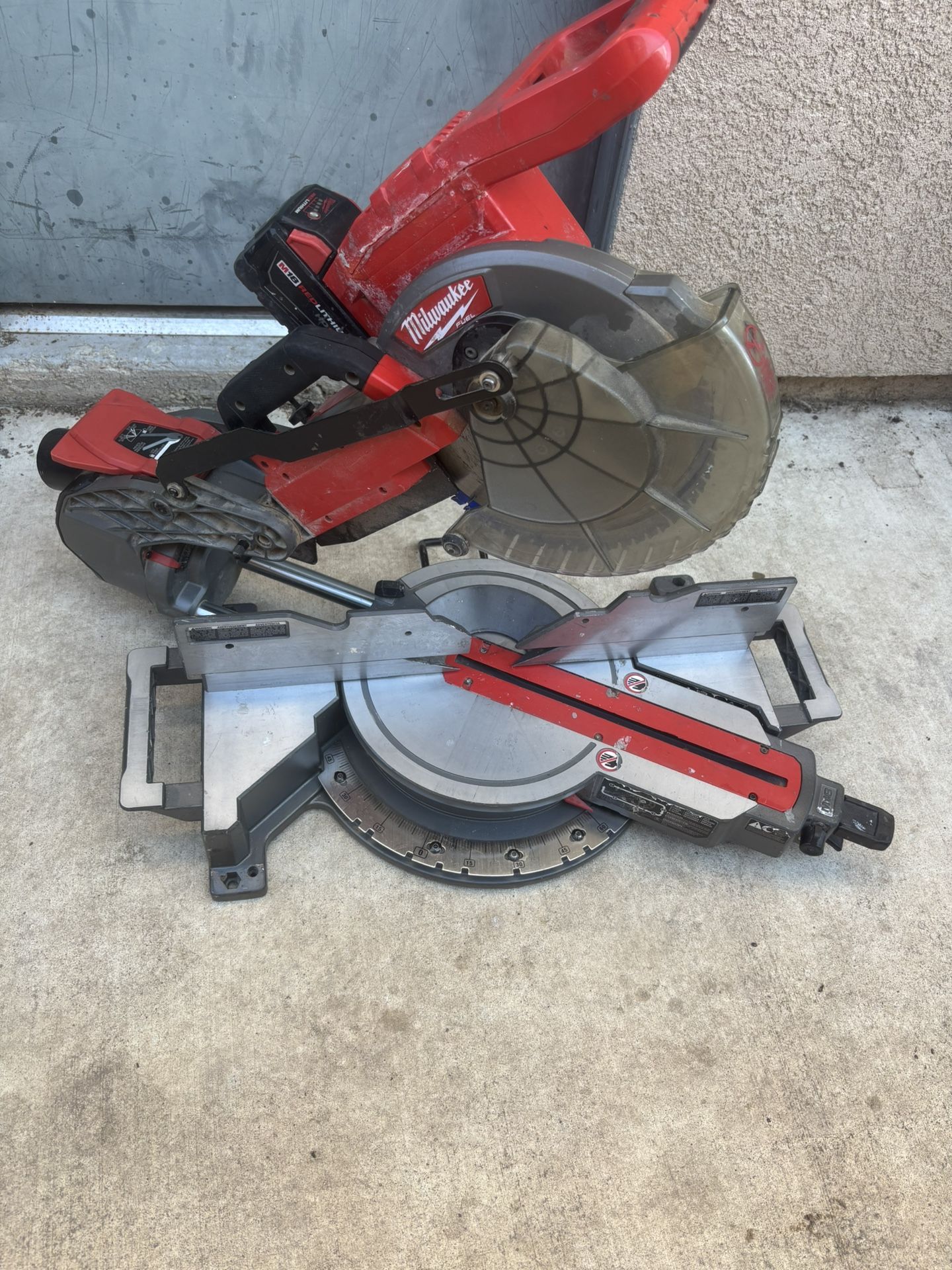 Milwaukee 10 Inch Cordless Miter Saw W/ 9volt Battery And Rapid Charger