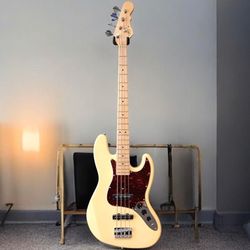 G and L Placentia JB Electric Bass Vintage white