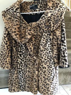 Beautiful leopard coat-woman’s size xsmall.