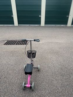 KneeRover Steerable Knee Scooter / Walker - Pink