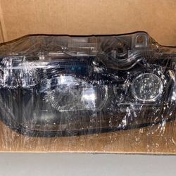 Hella Front RH Headlight Assy 