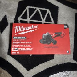 Milwaukee M18 Grinder 