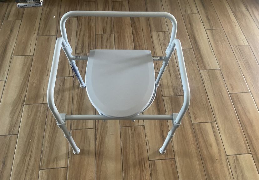 Portable commode