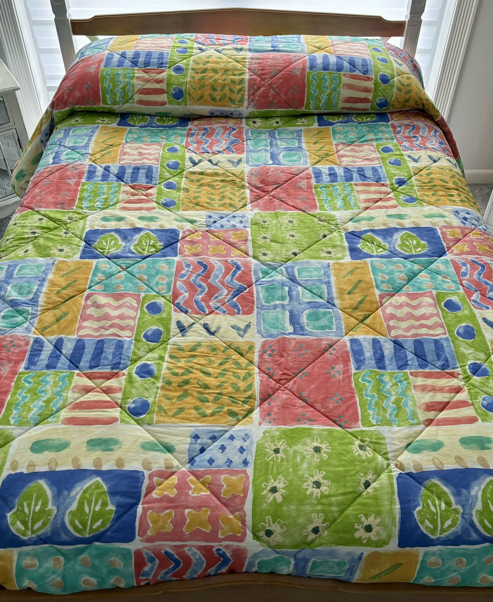 Full Queen Reversible Multi-colored Comforter