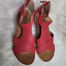NWOT  Adrienne Vittadini Wedge Sandals 