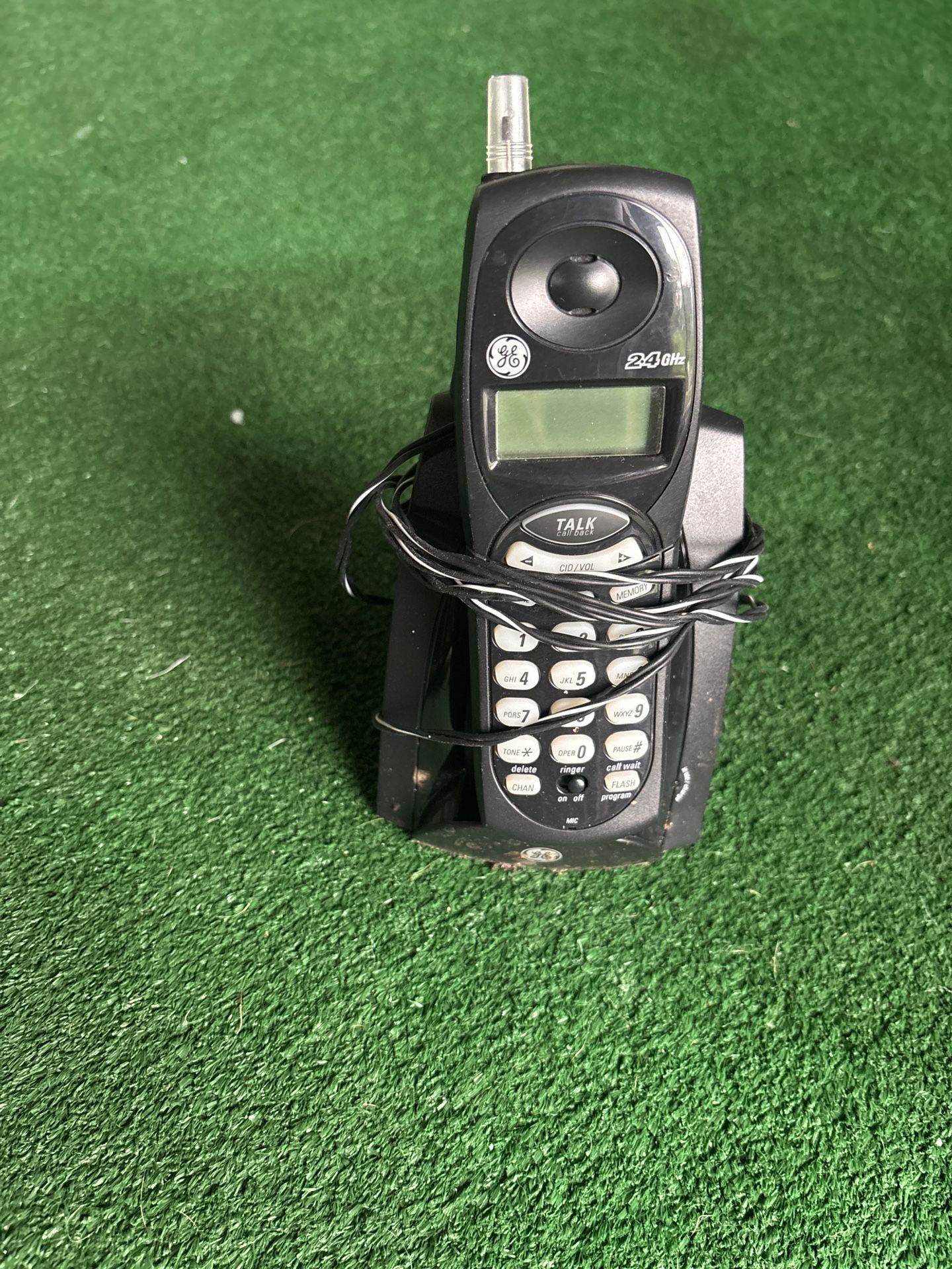 GE 2.4GHz Cordless Telephone with Caller ID and Base Station