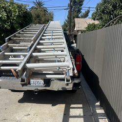 escalera de 32 pies de aluminio perfectas condiciones buena marca Heavy Duty muy barata