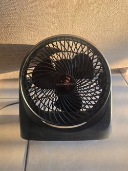 Amazon Basics 3-Speed Personal Desk Fan / Air Circulator (Black)