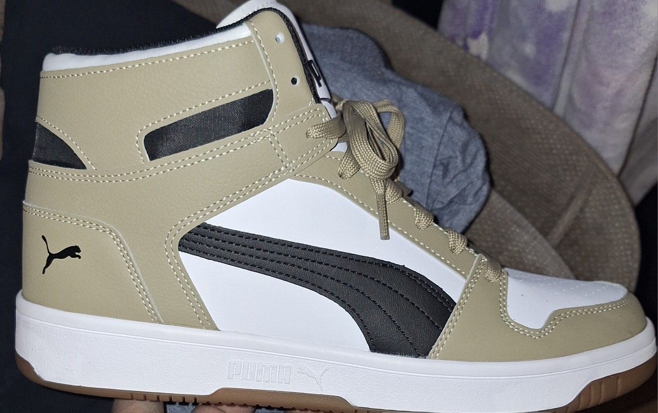 Size 11 Pumas