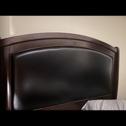 Queen Bed Set NEED GONE ASAP