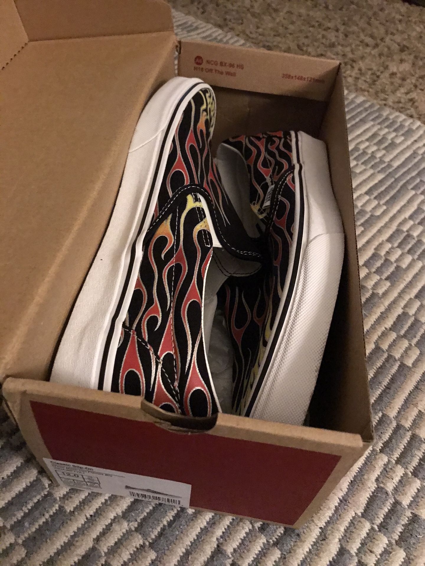 Classic Flame Vans Sz 12