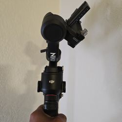 DJI RS 3, 3-Axis Gimbal for DSLR and Mirrorless Camera