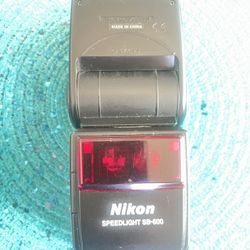Flash speedlight SB - 600