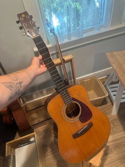 Used Vintage Yamaha FG 200