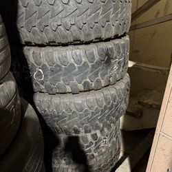 37x12.50R17 4 used tires M/T