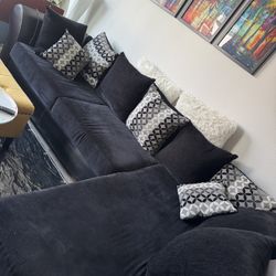 Modern Black Sectional Sofa with Leather Armrests – Excellent Condition – Anaheim, CA