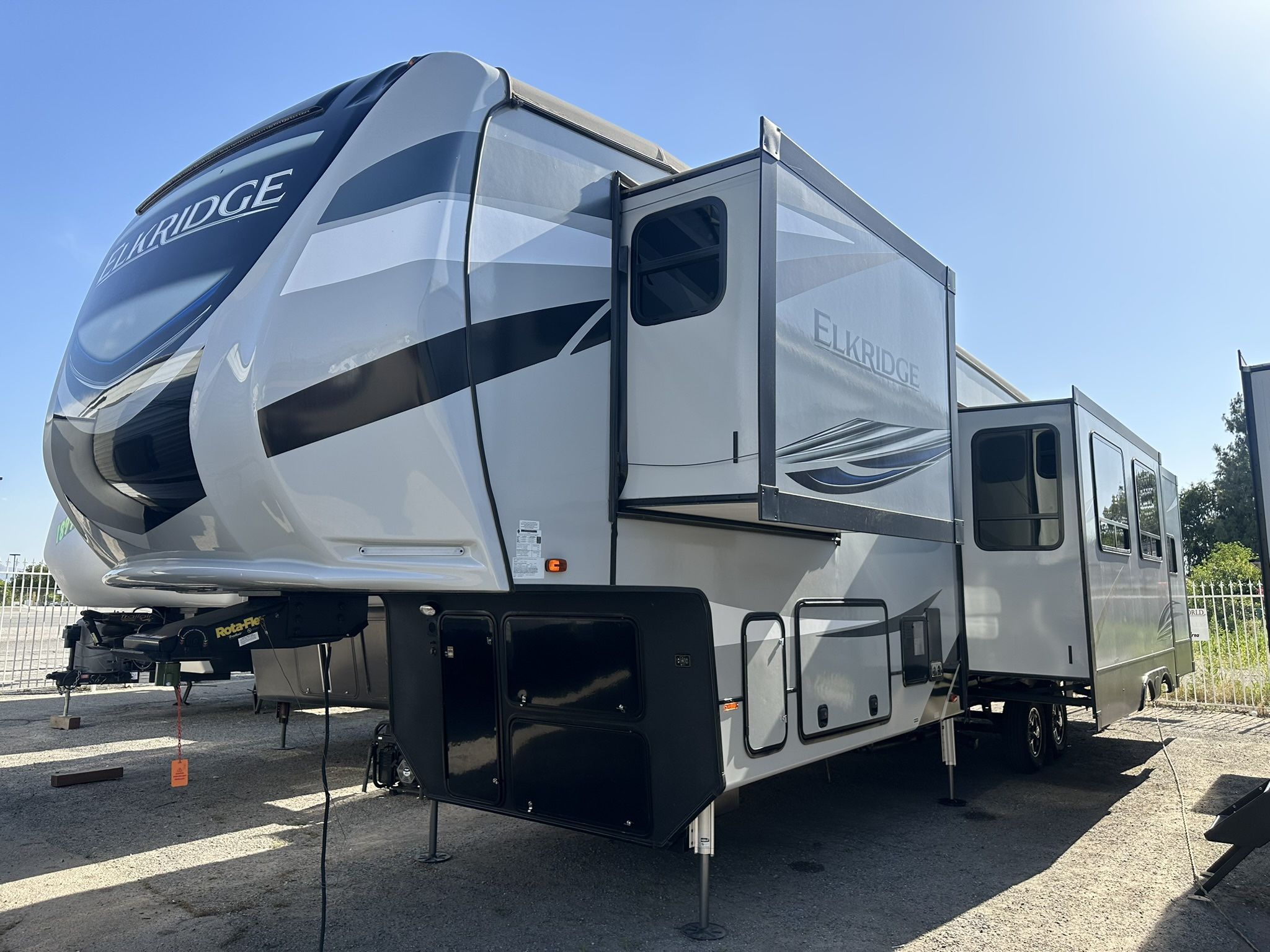 2021 Heartland Elkridge Fidth Wheel/ Rv/ Travel trailer