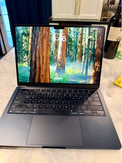 MacBook Air M2 (Like New) perfect condition