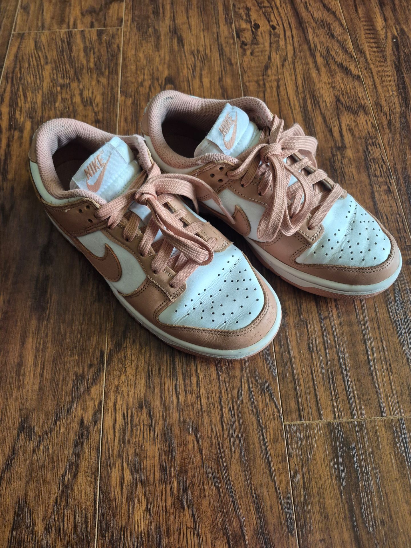 Women's Shoe Size 5.5 NIKE Dunk Low